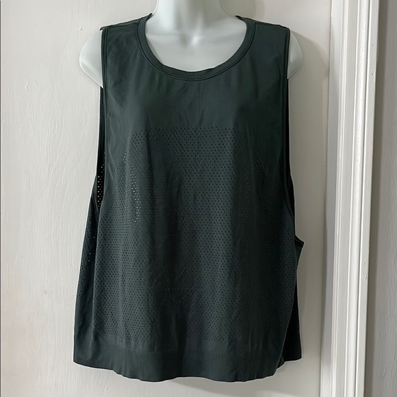 Lululemon Athletica Green Muscle Tee with Cut Out Design - Picture 4 of 10